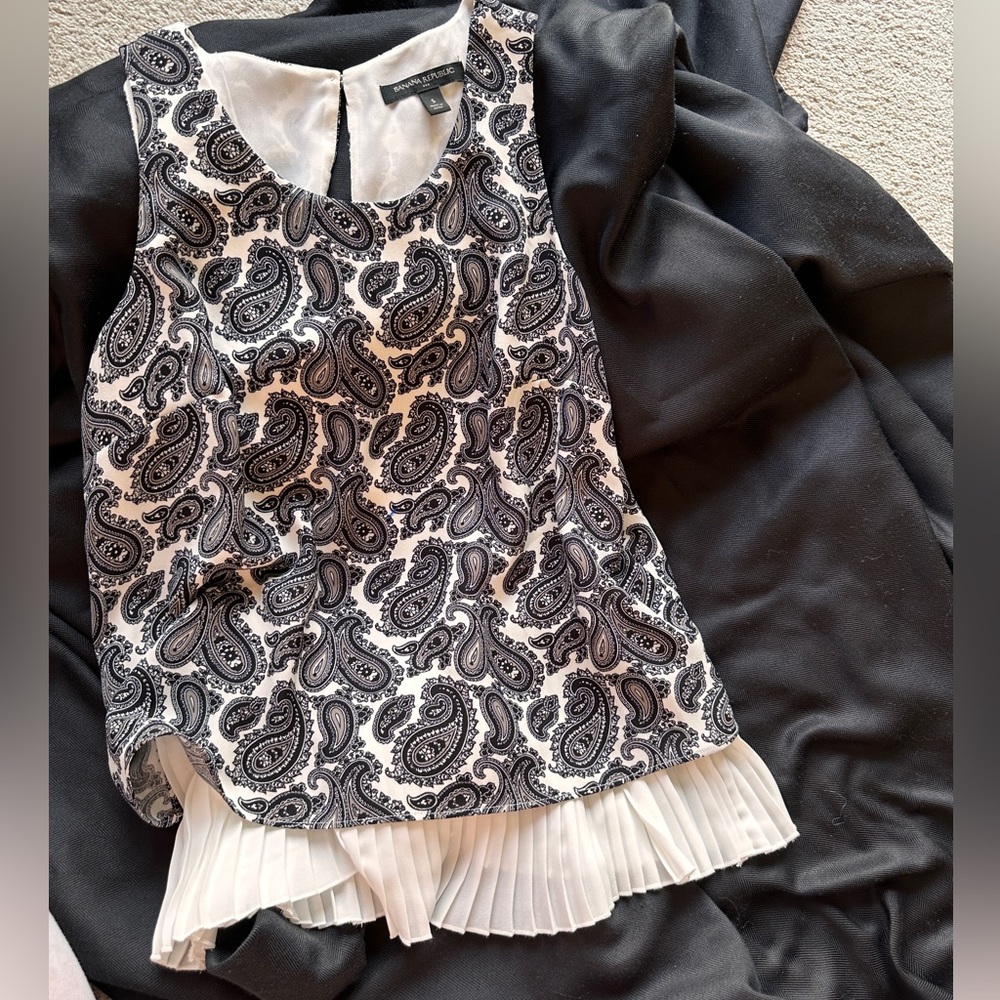 Banana Republic dress shirt blouse tank w/pleated ruffle detail fits sizes 2-10